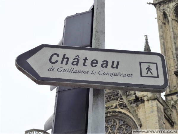 Panneau De Signalisation Au Chateau De Caen France